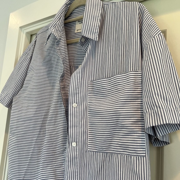 Abercrombie Oversized Short-Sleeve Poplin Button-Up Shirt | Women’s Medium - Picture 2 of 4